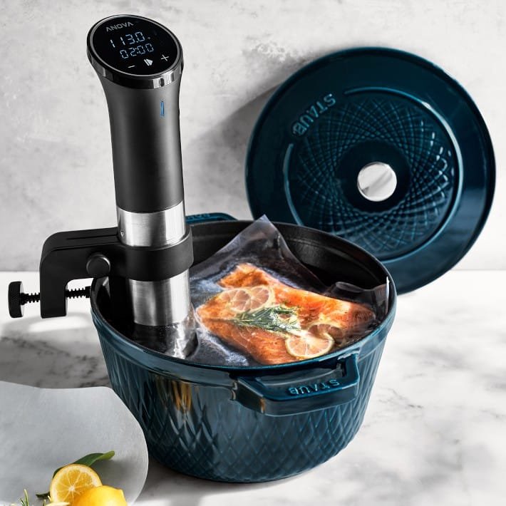 Sous vide precision cooker